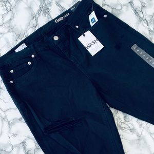 NWT GAP Destroyed Girlfriend Jeans in Black